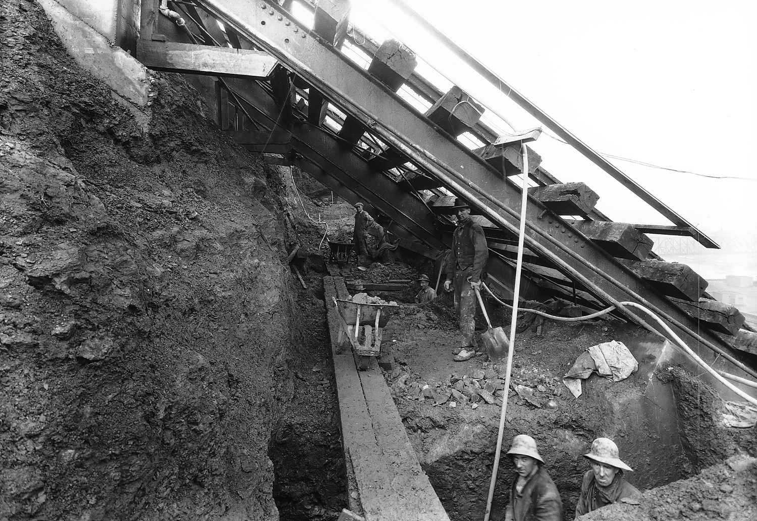 Farris Engineering Company workers, excavating the land and adding supports under the Monongahela Incline to make way for the Mount Washington Roadway. Credit: Incline Supports, December 13, 1926, Pittsburgh City Photographer Collection, Historic Pittsburgh Site
