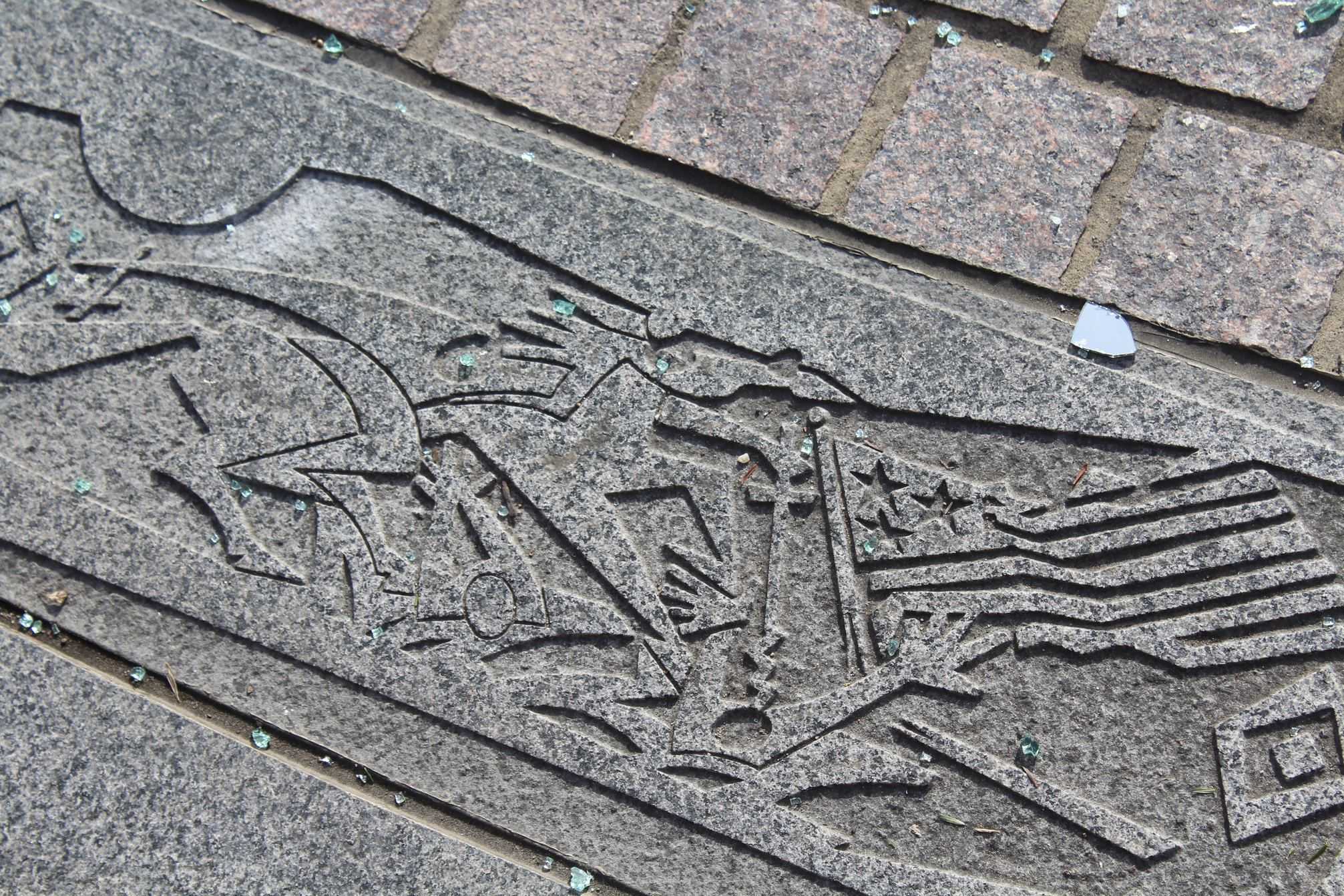 Detail from the rings around the monument, showing battle scene. Carlos Peterson 