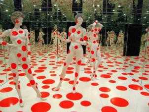 Repetitive Vision, Yayoi Kusama, 1996. A permanent exhibit at the Mattress Factory. Photo by Ryan Kunzmann. 
